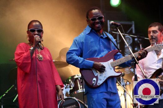 Amadou + Mariam (RMM) 11. Chiemsee Reggae Festival, Übersee - Main Stage 19. August 2005 (1).jpg